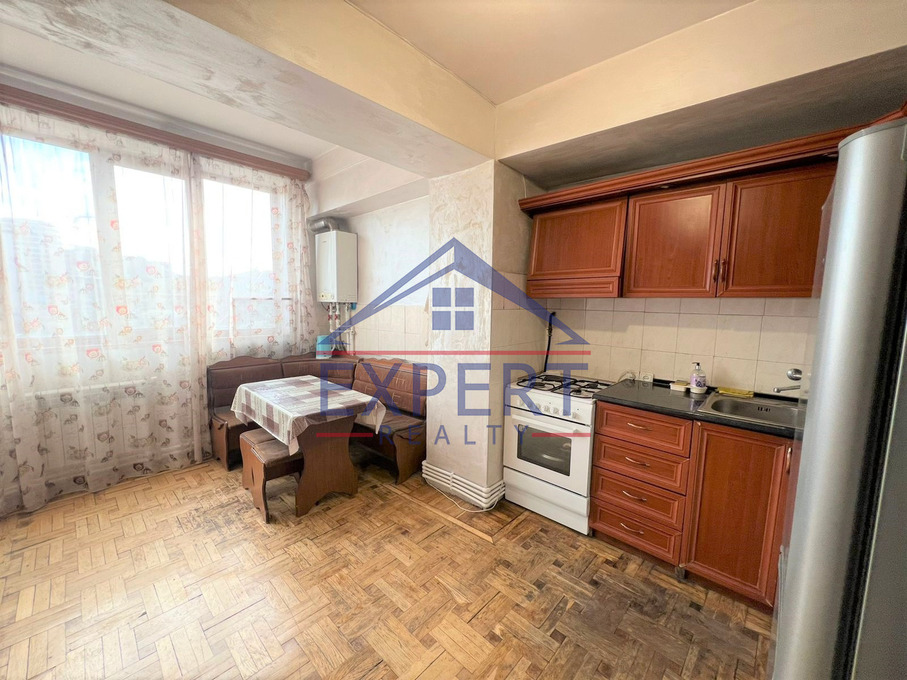 ԿԵՆՏՐՈՆ, ՄԱՇՏՈՑԻ ՊՈՂՈՏԱ, 3 ՍԵՆՅԱԿ