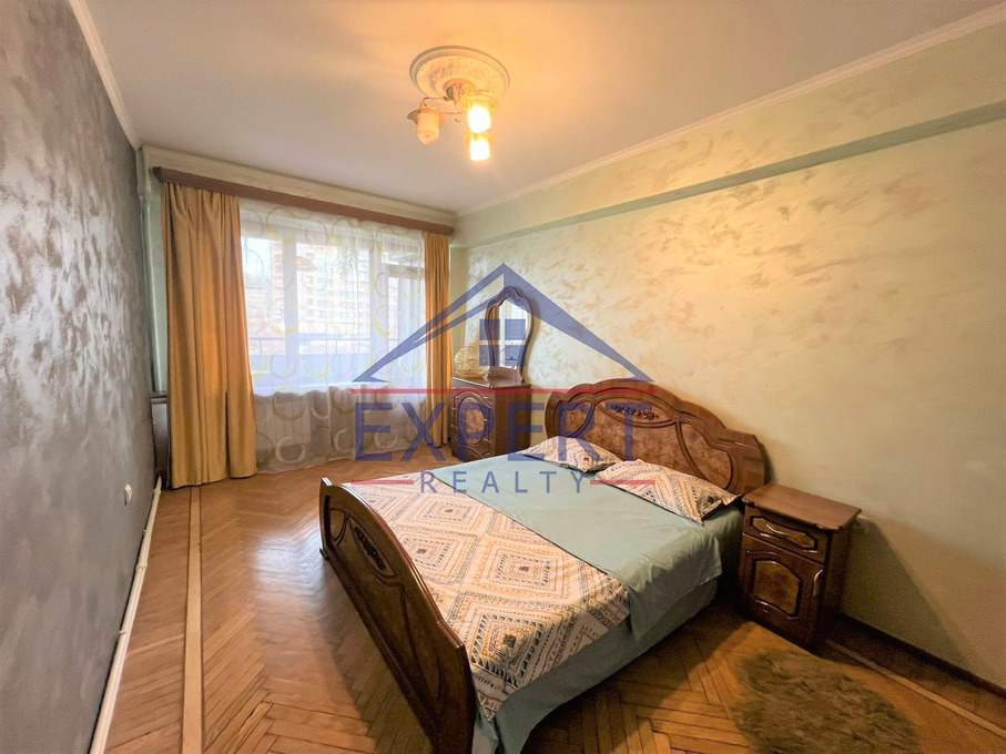 ԿԵՆՏՐՈՆ, ՄԱՇՏՈՑԻ ՊՈՂՈՏԱ, 3 ՍԵՆՅԱԿ