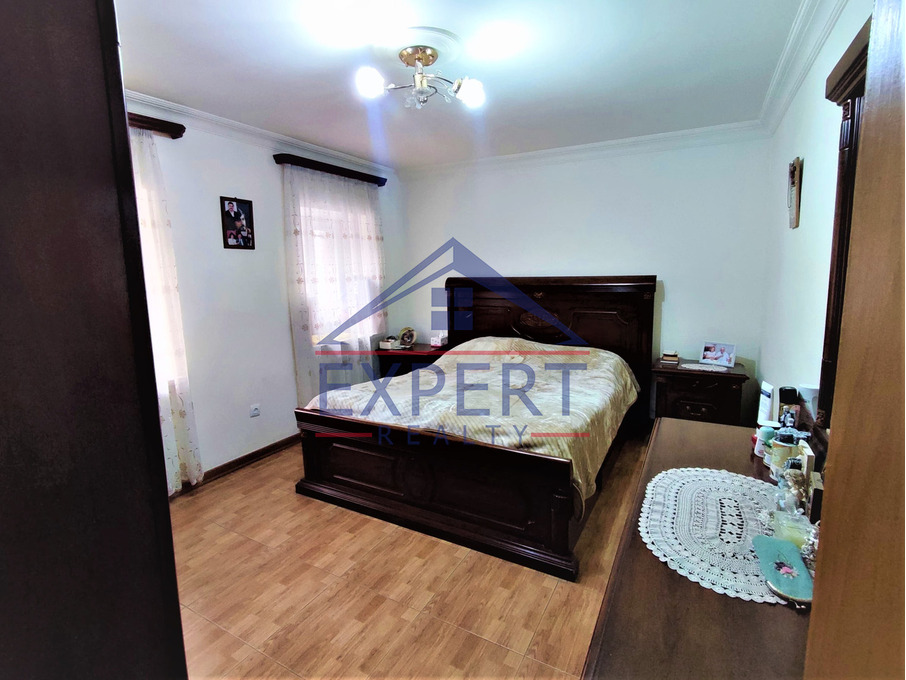 ԷՐԵԲՈՒՆԻ, ԲՈՒՌՆԱԶՅԱՆ ՓՈՂՈՑ, 7 ՍԵՆՅԱԿ