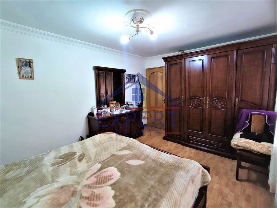 ԷՐԵԲՈՒՆԻ, ԲՈՒՌՆԱԶՅԱՆ ՓՈՂՈՑ, 7 ՍԵՆՅԱԿ