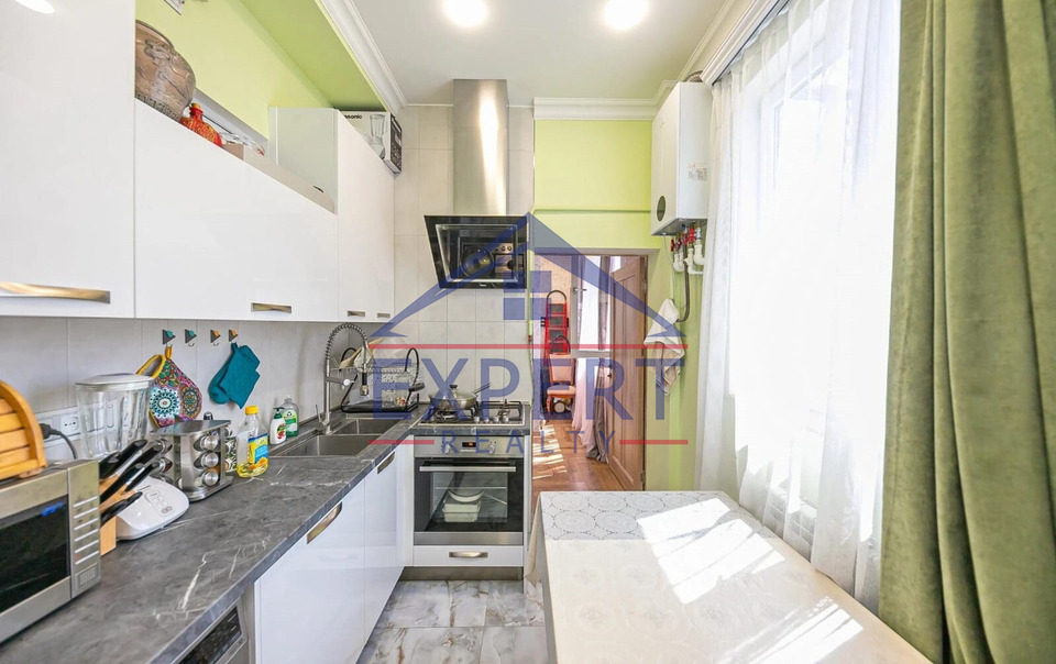 ԿԵՆՏՐՈՆ, ՊՈՒՇԿԻՆԻ ՓՈՂՈՑ, 4 ՍԵՆՅԱԿ