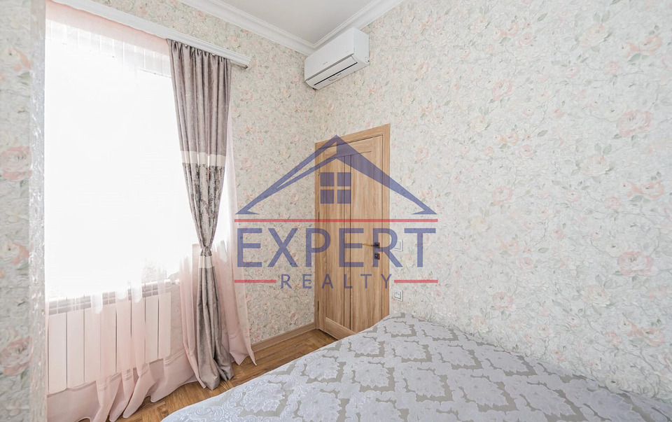 ԿԵՆՏՐՈՆ, ՊՈՒՇԿԻՆԻ ՓՈՂՈՑ, 4 ՍԵՆՅԱԿ