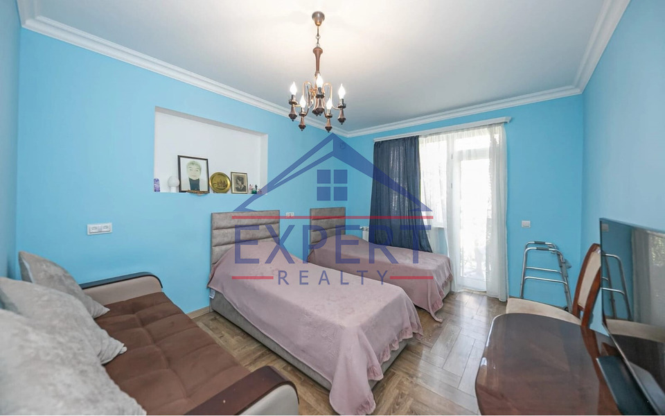 ԿԵՆՏՐՈՆ, ՊՈՒՇԿԻՆԻ ՓՈՂՈՑ, 4 ՍԵՆՅԱԿ