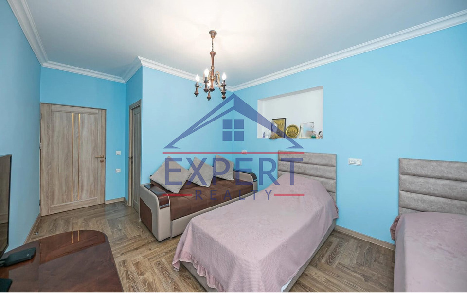 ԿԵՆՏՐՈՆ, ՊՈՒՇԿԻՆԻ ՓՈՂՈՑ, 4 ՍԵՆՅԱԿ