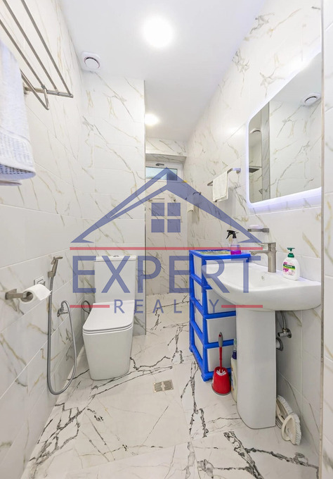 ԿԵՆՏՐՈՆ, ՊՈՒՇԿԻՆԻ ՓՈՂՈՑ, 4 ՍԵՆՅԱԿ