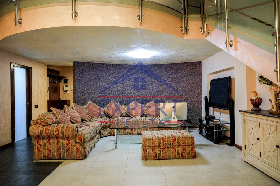 ԿԵՆՏՐՈՆ, ԶԱՔՅԱՆ ՓՈՂՈՑ, 2 ՍԵՆՅԱԿ