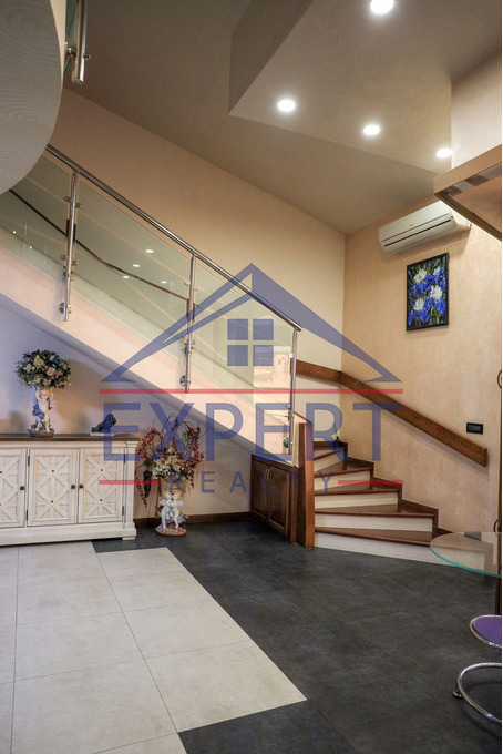 ԿԵՆՏՐՈՆ, ԶԱՔՅԱՆ ՓՈՂՈՑ, 2 ՍԵՆՅԱԿ