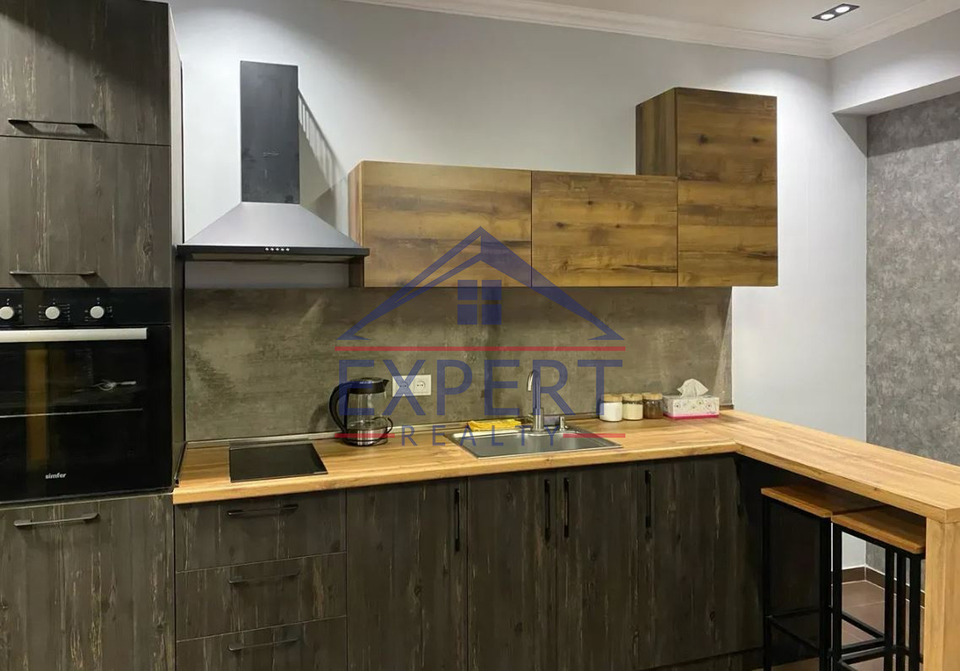 ԿԵՆՏՐՈՆ, ԵԶՆԻԿ ԿՈՂԲԱՑԻ ՓՈՂՈՑ, 2 ՍԵՆՅԱԿ